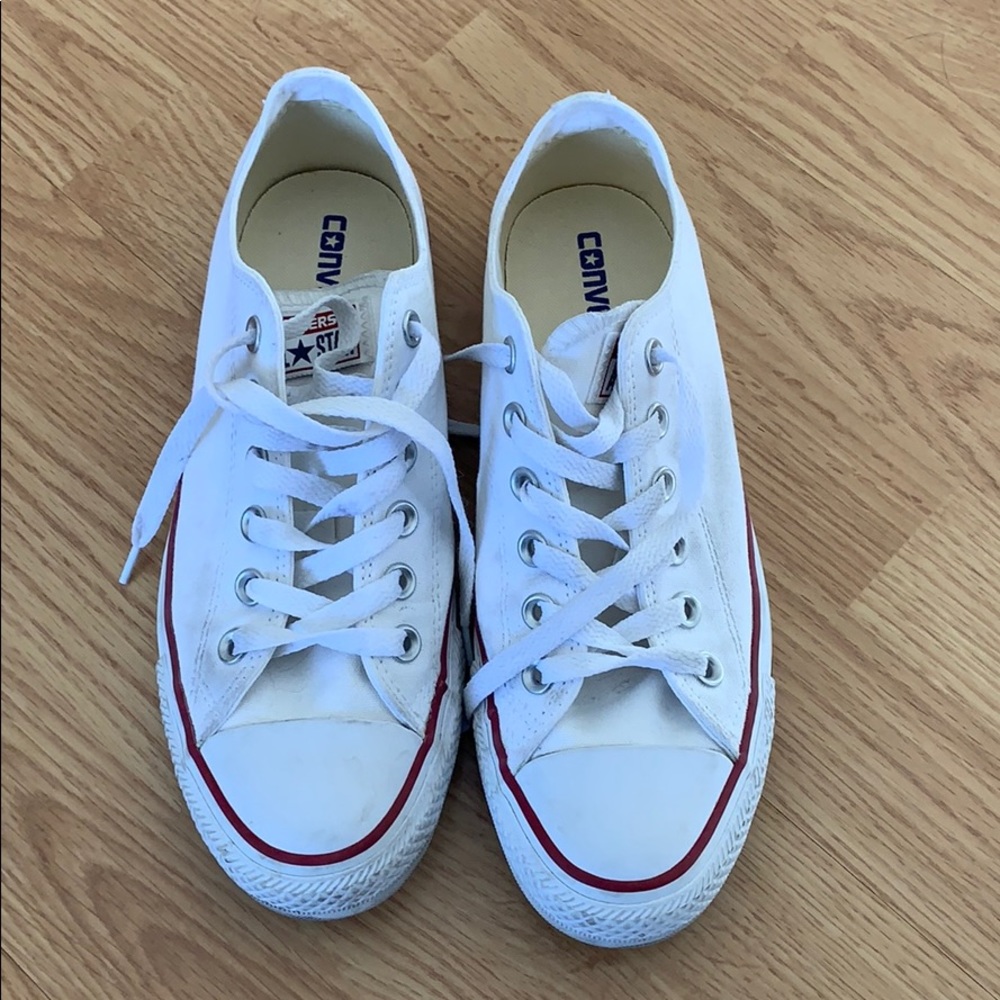 Converse chuck taylor all star.